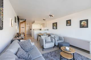 Ontdek dit instapklare duplex-appartement op de 7de en 8ste verdieping van residentie 'Leopold', gelegen in het bruisende centrum.Met een royaal...
