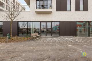Are you ready to establish your business in a prime location? This commercial property at T'Bridge House, in the beating heart of the 4...