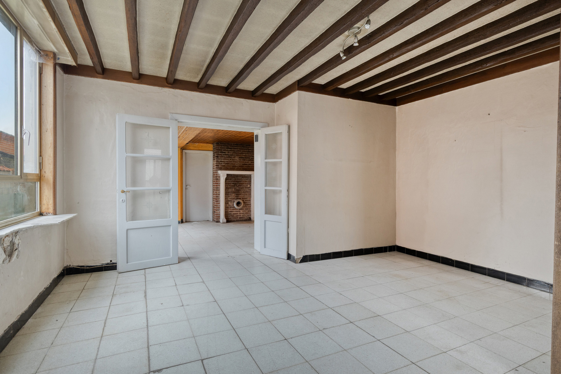 TE KOOP - Te renoveren halfopen bebouwing met 3 slaapkamers - foto 5