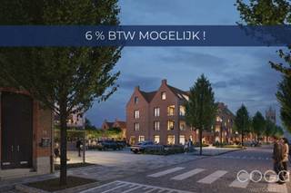 <p><strong><em>Houthof, AMBER - </em></strong><em>Licht, ruimte en verbinding</em></p>
<p>Houthof ademt Kempense charme met een knipoog naar rust én levendigheid. Gelegen midden in het dorp, met een centrale binnentuin als blikvanger.</p>
<p><strong>Appartement AM_3.03: prachtig dakappartement (116m²) met zuidwest gericht dakterras van 15m². </strong>Indeling als volgt: ruime inkomhal met gastentoilet en vestiaire-nis, <strong>leefruimte</strong> met open ingerichte keuken (samen ca. <strong>41,75m²</strong>), bergruimte/wasplaats (ca. 4,58m²), <strong>drie slaapkamers</strong> (16m²/ 11,56m² / 11,47m²), ingerichte badkamer en douchekamer. Vanuit de leefruimte geeft een schuifraam uit op het deels overdekte dakterras van 14,7m² met zuidwest oriëntatie!</p>
<p>Het <u>energiezuinige</u> <u>appartement</u> (<strong>max. E30</strong>) wordt volledig en degelijk afgewerkt; zo is er thermisch onderbroken aluminium buitenschrijnwerk met isolerende beglazing, vloerverwarming in combinatie met een <strong>individuele lucht-water warmtepomp,</strong> balansventilatie en een regenwaterrecuperatie-systeem! Extra aandacht wordt besteed aan akoestische isolatie (ontdubbelde scheidingswanden, akoestische vloerisolatie, …). Grote ondergrondse parkeerkelder (lift tot appartement). Verplichte aankoop van minimum één kelderparking.</p>
<p><em>Houthof, dorpse charme, tijdloze uitstraling</em></p>
<p>Contacteer ons voor meer informatie of een vrijblijvende afspraak: info@coga.be - 03/636.47.47.47.</p>