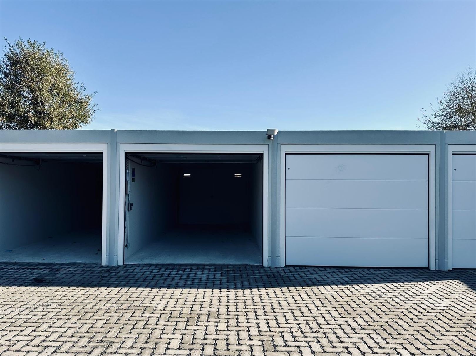 Garage for rent in Vrasene - photo 5