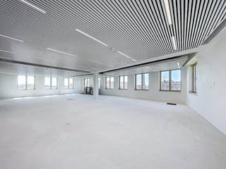Deze kantoorruimte biedt meer dan enkel werkcomfort. Met WAY Specialty Coffee Bakery op het gelijkvloers, een supermarkt naast de deur,...