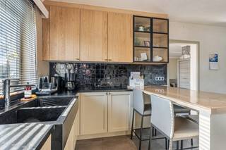 <strong>Woning te Mol-Sluis 🏡 op een perceel van 6a 98ca</strong><br /><br />Op zoek naar een ruime gezinswoning met mogelijkheden? Deze woning, gelegen in Mol-Sluis, geniet van een centrale ligging tussen het centrum van Mol en het gehucht Sluis.<br /><br />De woning beschikt over een vernieuwde keuken, een aangename en lichtrijke woonkamer en een praktische indeling met ruime kamers.<br />De verschillende leefruimtes bieden volop mogelijkheden om de woning naar eigen smaak en behoeften in te richten.<br /><br />Dankzij de gunstige ligging zijn winkels, scholen, horeca en andere voorzieningen vlot bereikbaar.<br />Tegelijk zorgt de ligging aan de achterzijde voor een aangename en rustige woonomgeving.<br />Een woning met ruimte, potentieel en een interessante ligging voor wie op zoek is naar een comfortabele gezinswoning met mogelijkheden.<br />De woning heeft EPC-label F en valt onder de renovatieverplichting.<br /><br /><strong>Indeling</strong><br />- Inkomhal met <strong>apart toilet</strong><br />- Woonkamer: lichtrijk en verbonden met de vernieuwde keuken<br />- <strong>Keuken: volledig vernieuwd</strong>, geïnstalleerd en uitgerust met toestellen<br />- Kelder: praktische o<strong>pslagruimte</strong><br />- Garage: ruime garage met mogelijkheid tot praktijkruimte of extra opslag<br /><br /><strong>Bovenverdieping</strong><br />- <strong>3 zeer ruime slaapkamers</strong><br />- <strong>Volledig geïnstalleerde badkamer</strong> (Bad, douche en dubbele lavabo)<br />- Aparte berging boven<br /><br /><strong>Ruime tuin</strong><br />De woning beschikt over een volledig afgesloten tuin achteraan, met een ruime verlengde zijtuin.<br /><br /><strong>Troeven</strong><br />✔ Nabij het centrum en voorzieningen<br />✔ Ruime, volledig afgesloten tuin achteraan en aan de zijkant, ideaal voor privacy.<br />✔ Ruime, lichtrijke leefruimtes<br />✔ Grote slaapkamers en veel praktische bergruimte<br />✔ Elektriciteit conform<br /><br /><strong>Interesse? Ontdek zelf de mogelijkheden en plan vandaag nog uw bezoek! 📞🏡</strong>