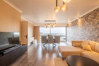 Lichtrijk wonen op de achtste verdieping. Dit instapklare appartement ligt in een verzorgde residentie met lift, ideaal gelegen nabij...