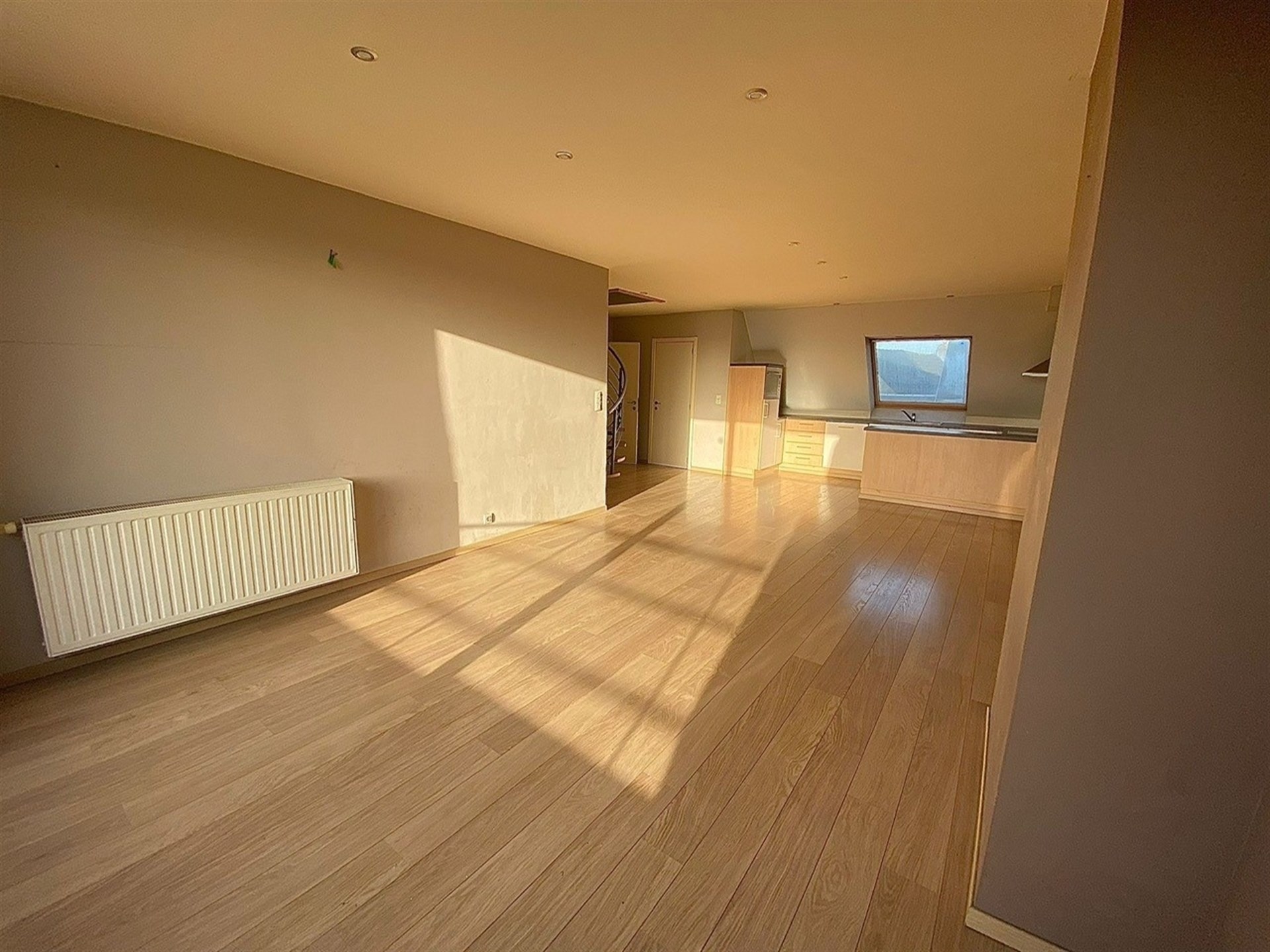 Ruim duplex-appartement met 2 slaapkamers en terras - foto 4