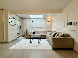 Starting price 309.000 EURDiscover this beautifully renovated, spacious family home in a very quiet street of Boom, extremely strategically located...