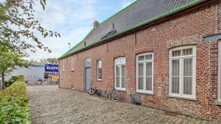 Dit appartement is gelegen nabij het centrum van Poperinge, op wandelafstand van lokale handelaars, openbaar vervoer, scholen en andere...
