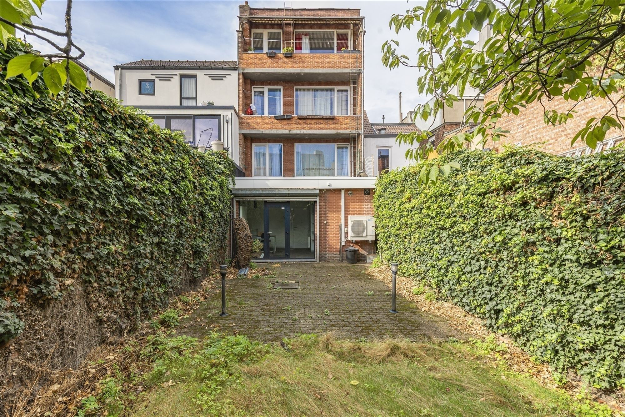 Vergund appartementsgebouw met 3 appt, handelsglvl en tuin in Merksem! - foto 2