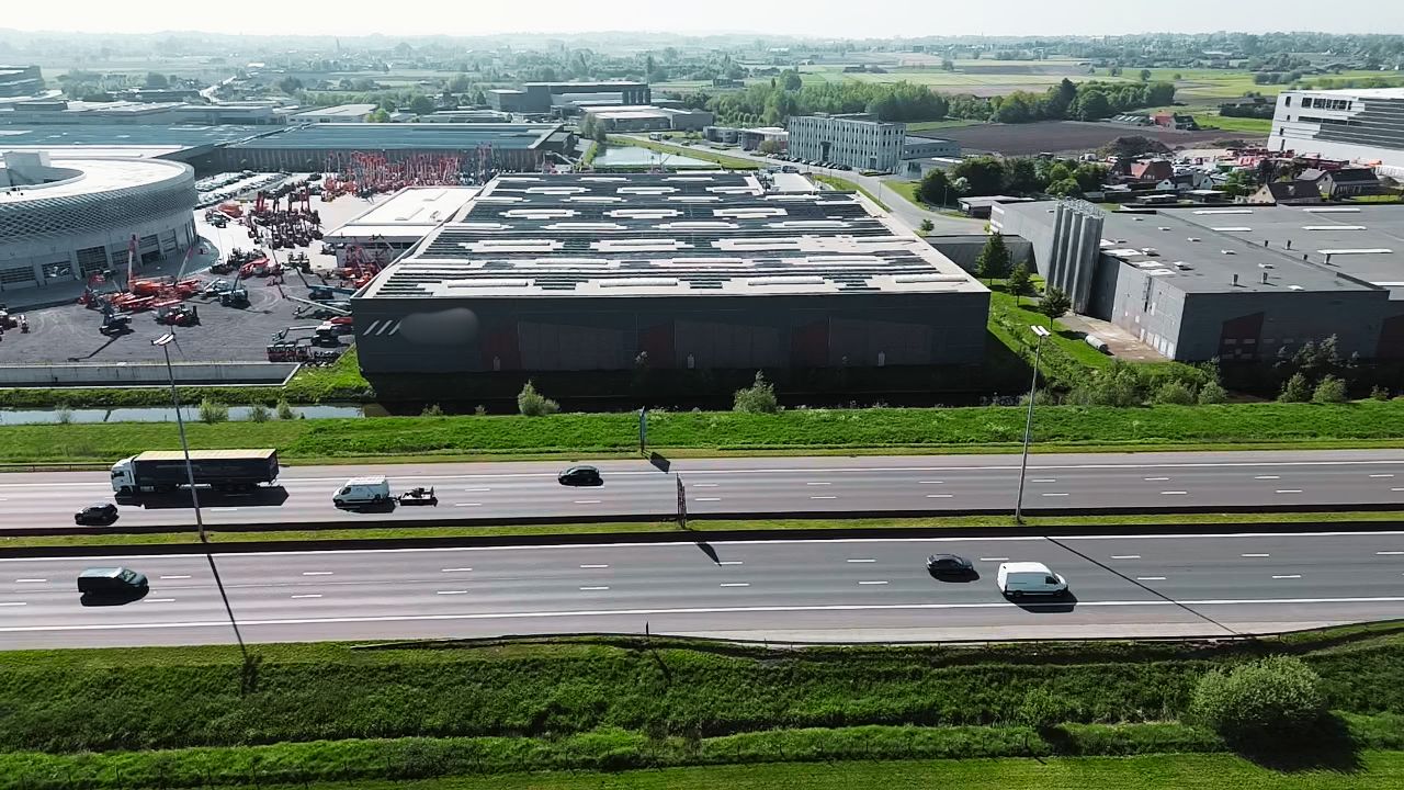 Bedrijfsgebouw  van 13.541 m² te huur op TOPLOCATIE LANGS DE E17! (95 m gevelbreedte) - foto 1