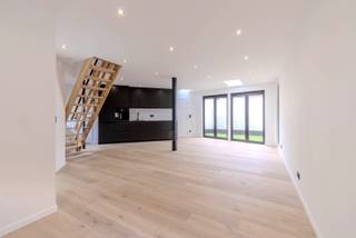 Moderne stadswoning met 2 slaapkamers op een toplocatie.Deze instapklare woning in het centrum van Kontich is recent volledig en energiezuinig...