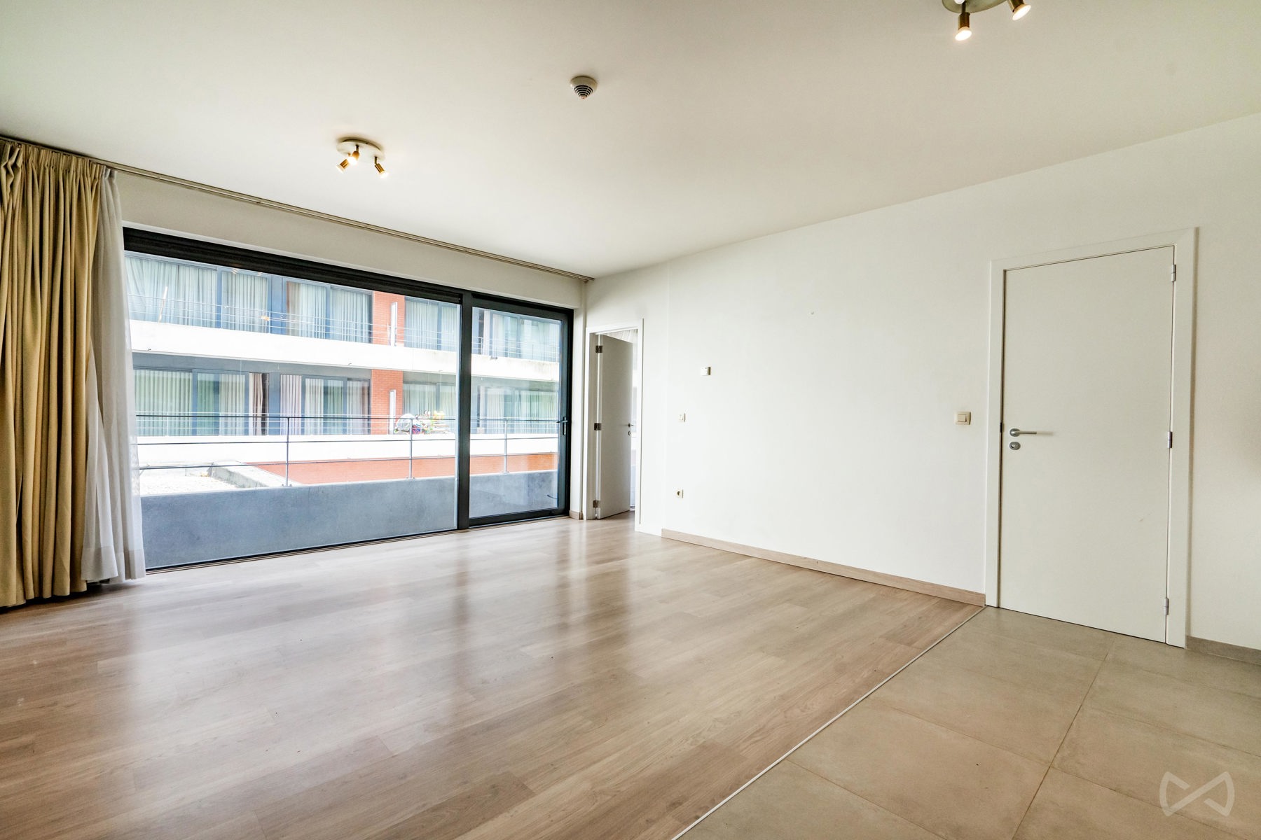 TOUR ET TAXIS - Gezellig 1 slaapkamer apart met terras  - foto 2