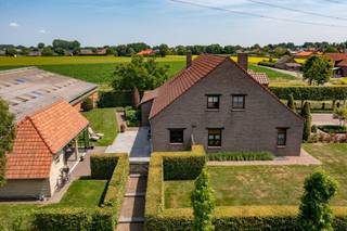 Hoeve te koop te Kinrooi met aanpalende gronden.Ideaal voor landbouwer in bijberoep, mooie loodsen, up to date varkensstal.Mogelijkheid voor planten-...