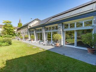 We Invest Ciney Haute-Meuse vous présente cette propriété de caractère composé d'une habitation prestigieuse et raffinée avec piscine...