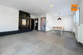 <p><span>This pleasant two-bedroom home is located in a very quiet and family-friendly area, within the highly sought-after golden triangle near the N16, A12 and E19. Shops, schools and public transport are also within walking and cycling distance.</span></p><p><span> </span></p><p><span>Upon entering the property, you arrive in the entrance hall, which leads to the bright living room with dining area. Adjacent to this is the fully equipped kitchen, fitted with all necessary comforts. Through the night hall, you have access to the separate toilet, bathroom, two full-sized bedrooms and a multifunctional room with veranda, which can be arranged as an office, hobby room or additional living space according to your needs.</span></p><p><span> </span></p><p><span>The veranda provides access to the spacious garage with built-in cupboards. The night hall also gives access to the attic, which is ideal for extra storage.</span></p><p><span> </span></p><p><span>At the front, the property features a spacious driveway and an additional lockable parking space. The large garden, with several terraces and a garden shed, is a real asset for those who enjoy peace, space and outdoor living.</span></p><p><span> </span></p><p><span>The property is equipped with solar panels and a heat pump boiler, contributing to more favourable energy consumption and resulting in an EPC score of 313 kWh/m² per year, corresponding to label D. <br /><br /></span></p><p><span>For more information or to arrange a viewing, please feel free to contact us.</span></p>