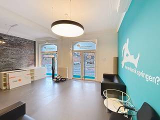 This 98 m² office or retail space is located in the center of Vilvoorde, located in a building with historical elements that contribute to...