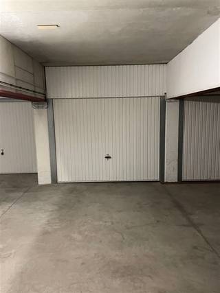 <p><span>Garagebox van 2.9m op 7m diep te koop onder het gebouw. Te bereiken via de Vrijheidshoek.</span></p><p><span> </span></p><p><span>Stedenbouwkundige inlichtingen in aanvraag.</span></p><p><span> </span></p><p><span>Voor meer inlichtingen, een bezoek of een vrijblijvende waardebepaling van uw eigendom mail naar info@vastgoedclement.be</span></p><p><span> </span></p><p><span> </span></p><p><span> </span></p><p><span> </span></p>