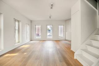<p>Instapklaar appartement in het centrum van Mechelen, vlak naast de Kruidtuin en nabij winkels, openbaar vervoer en het station.</p><p><br /></p><p>Dit prachtig appartement combineert een centrale ligging met aangenaam wooncomfort en veel natuurlijke lichtinval. Dankzij het EPC-label B geniet u van een energiezuinige woonst die meteen klaar is voor gebruik. De lichtrijke leefruimte zorgt voor een open en aangename sfeer, terwijl het ruime terras een fijne extra buitenruimte biedt. Gelegen op de Bruul woont u hier midden in het bruisende centrum van Mechelen, op wandelafstand van scholen, parken en tal van voorzieningen.</p><p><br /></p><p>Belangrijkste ruimtes:<br />• Inkomhal met vlotte toegang tot de verschillende ruimtes<br />• Lichtrijke woonkamer met aangename leefruimte<br />• Functionele keuken in directe verbinding met de leefruimte<br />• Twee comfortabele slaapkamers<br />• Badkamer met ligbad en dubbele wastafel in meubel<br />• Apart toilet met handenwasser<br />• Praktische berging met verwarmingsketel<br />• Terras van ca. 15 m²</p><p><br /></p><p>Troeven:<br />• Instapklaar appartement met gunstig EPC-label B<br />• Veel lichtinval dankzij de aangename leefruimte<br />• Topligging in centrum Mechelen naast de Kruidtuin</p><p><br /></p><p>Neem vandaag nog contact op met je ERA-makelaar voor een bezoek.</p><p><br /></p><p>JOUW DROOMAPPARTEMENT. ZO GEVONDEN!</p>