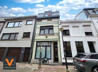 ZAT. 14/3 BEZOEKDAG OP AFSPRAAK Bel 488/85.81.84 Ruim en lichtrijk appartement van 78 m² met groot zuidoostgericht terras, ideaal als investering...