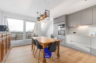 Dit perfect instapklare appartement geniet een uiterst gunstige ligging vlakbij het centrum van Oostende. Om de hoek bevindt zich het groene...