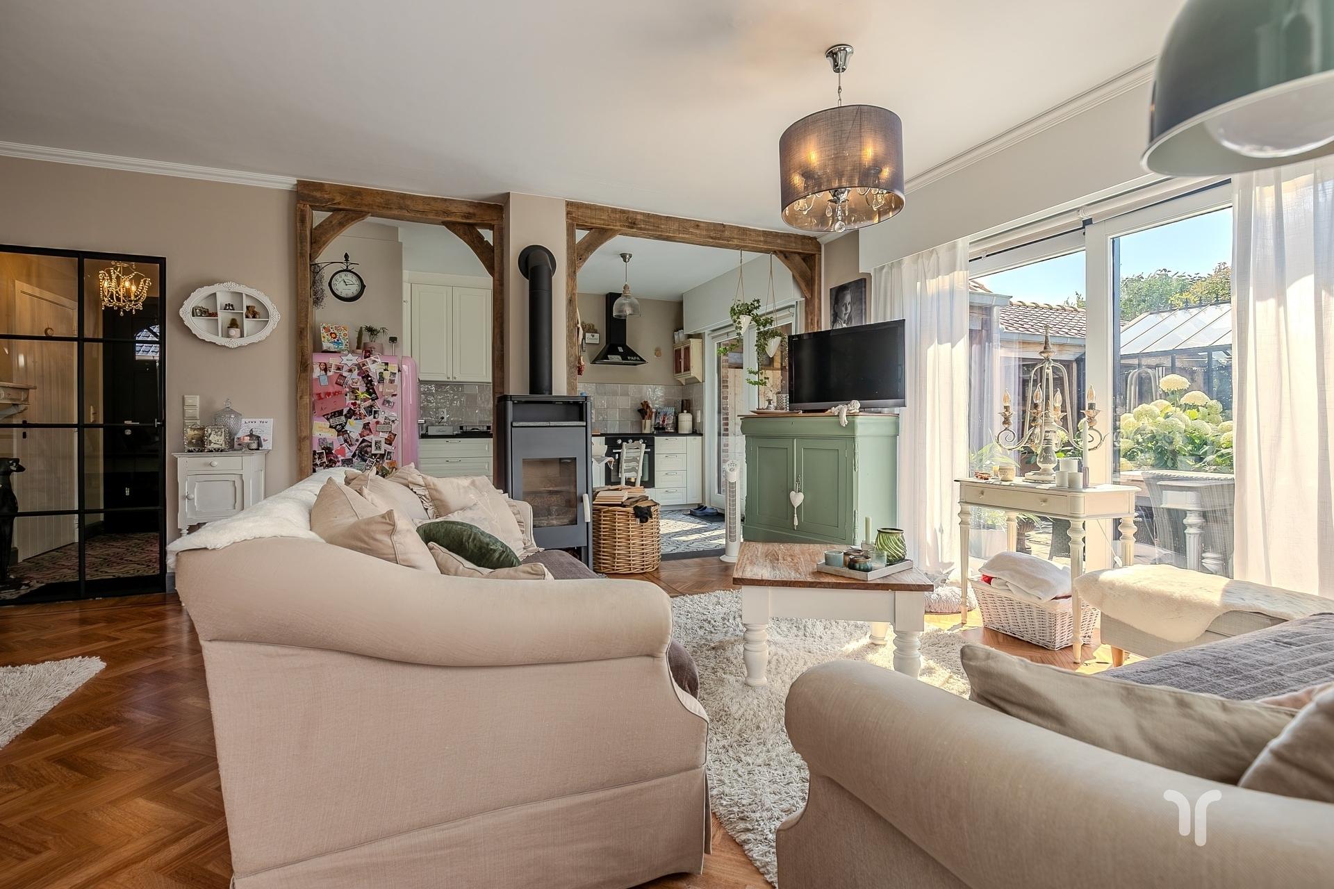 Zeer verzorgde, instapklare, volledig gerenoveerde open bebouwing met 5 slaapkamers. - foto 4