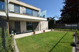 Recent energiezuinig- en modern appartement met 1 slaapkamer, dressing, Zuidgericht (overdekt) terras, ruime tuin & ondergronds: private...