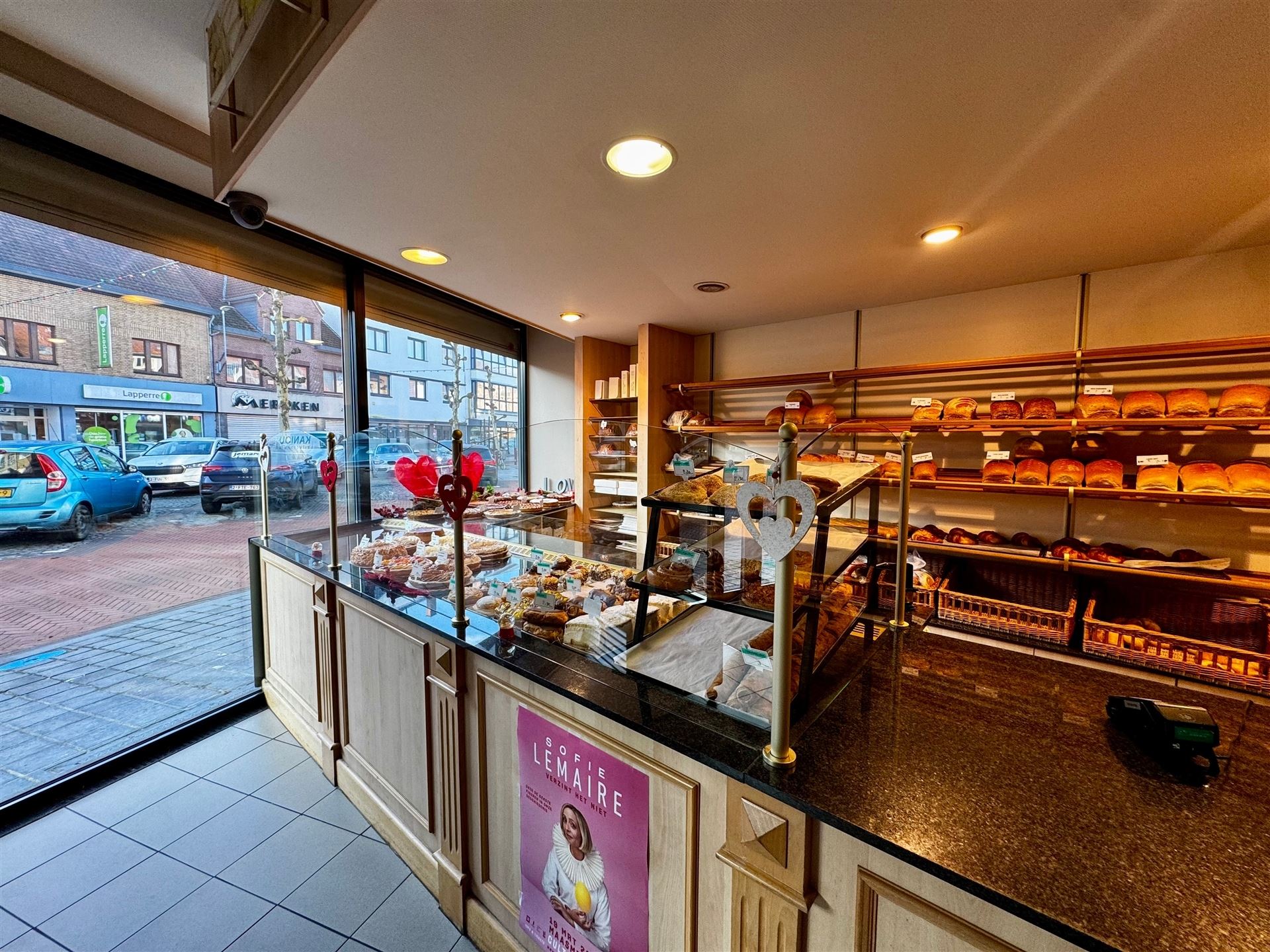 Opbrengsteigendom: handelspand met 2 appartementen  - foto 4