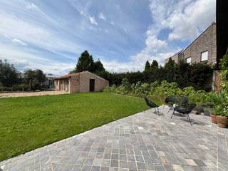 In Optie! Deze prachtig gerenoveerde lange gevelhoeve is gelegen in een rustige straat, op slechts 5 minuten van de autosnelweg met vlotte...