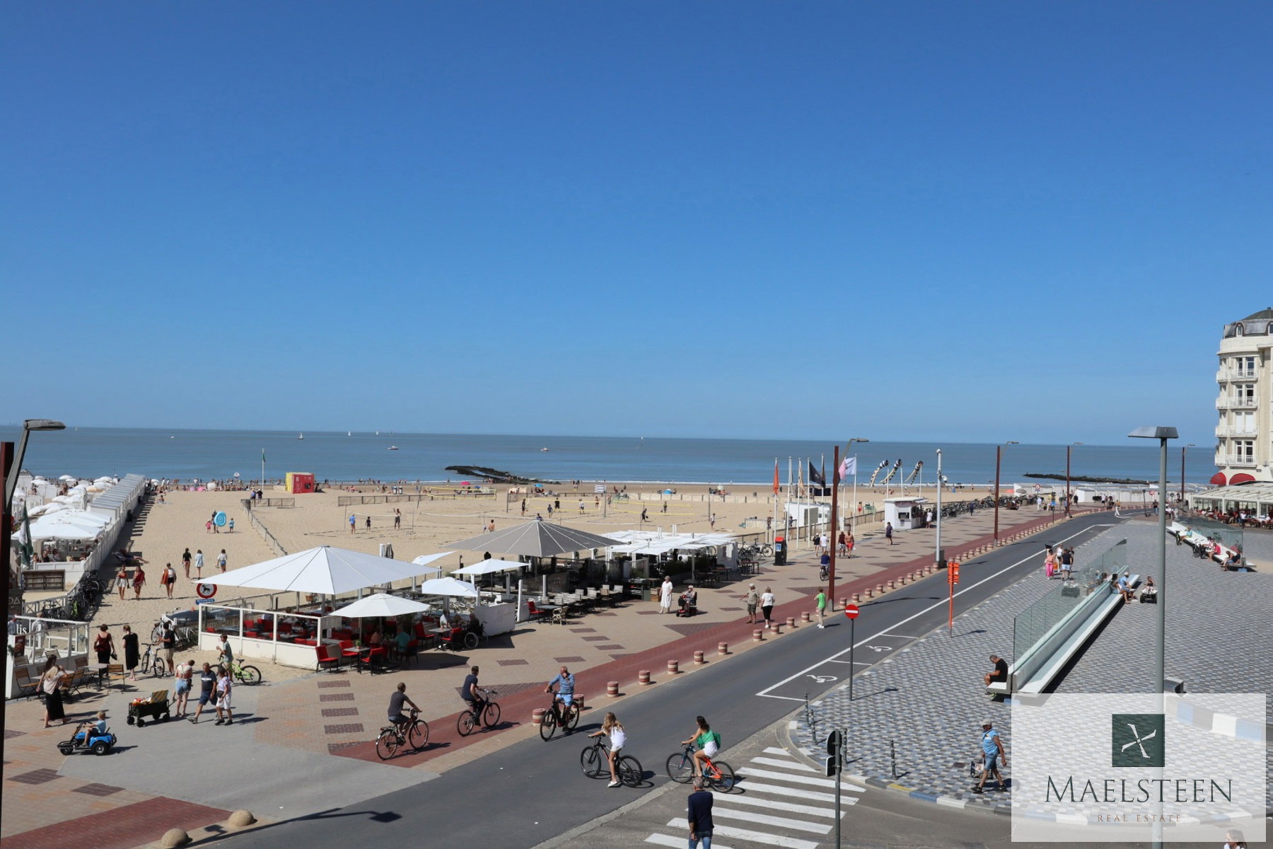 Frontaal zeezicht op het Rubensplein in Knokke - foto 1