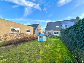 Op zoek naar een instapklare woning met ruimte, comfort en een rustige ligging? Deze charmante halfopen bebouwing bevindt zich in een zeer...