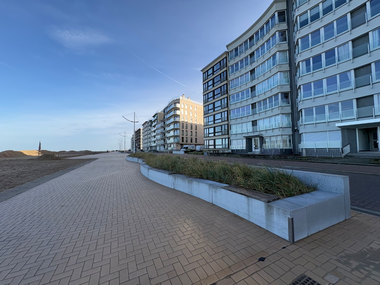 À vendre : appartement entièrement rénové de 3 chambres sur la digue à Coxyde - photo 2