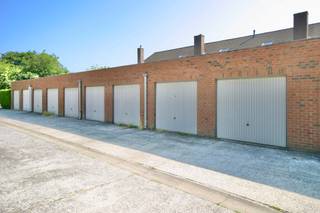 Ontdek deze charmante woning nabij het centrum van Eeklo, ideaal gelegen in een rustige straat met het Heldenpark en diverse sportgelegenheden...