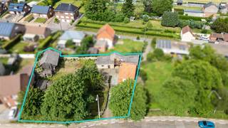 <p>Aan de Halensebaan 42 in Webbekom bieden wij deze <strong>interessante projectgrond</strong> aan met tal van mogelijkheden voor wie op zoek is naar een ontwikkelingssite op een vlot bereikbare locatie.</p>
<p>Het perceel is momenteel bebouwd met een bestaande woning die dient te worden afgebroken, waarna de site zich uitstekend leent voor herontwikkeling.</p>
<p>Volgens een <strong>eerste stedenbouwkundige inschatting van de gemeente</strong> lijkt het perceel potentieel te bieden voor de realisatie van <strong>2 tot mogelijk 3 ééngezinswoningen</strong>, afhankelijk van het voorgestelde ontwerp, een correcte opmeting van de perceelsgrenzen en verdere stedenbouwkundige goedkeuring. Hierdoor vormt dit een bijzonder interessante opportuniteit voor ontwikkelaars, investeerders of particulieren met toekomstvisie.</p>
<p>De ligging langs de Halensebaan combineert een goede bereikbaarheid met een residentiële omgeving, op korte afstand van het centrum van Webbekom en met een vlotte verbinding richting <span><span>Diest</span></span> en omliggende gemeenten.</p>
<p>Een perceel met mogelijkheden, op een sterke locatie en met toekomstperspectief.</p>
<p>📍 Halensebaan 42 — 3290 Webbekom</p>
<p>📞 Meer info of een afspraak?<br />Contacteer ons kantoor voor verdere toelichting.</p>
<p><strong><span><span>We Invest Demervallei</span></span></strong><br /><em>Vastgoed Anders Bekeken</em></p>