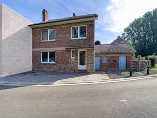 Ontdek in Orp-le-Grand een geweldige investeringsmogelijkheid: een huis van 112m 2, 3 gevels waarvan het enige kale pand te koop is, de koper zal...