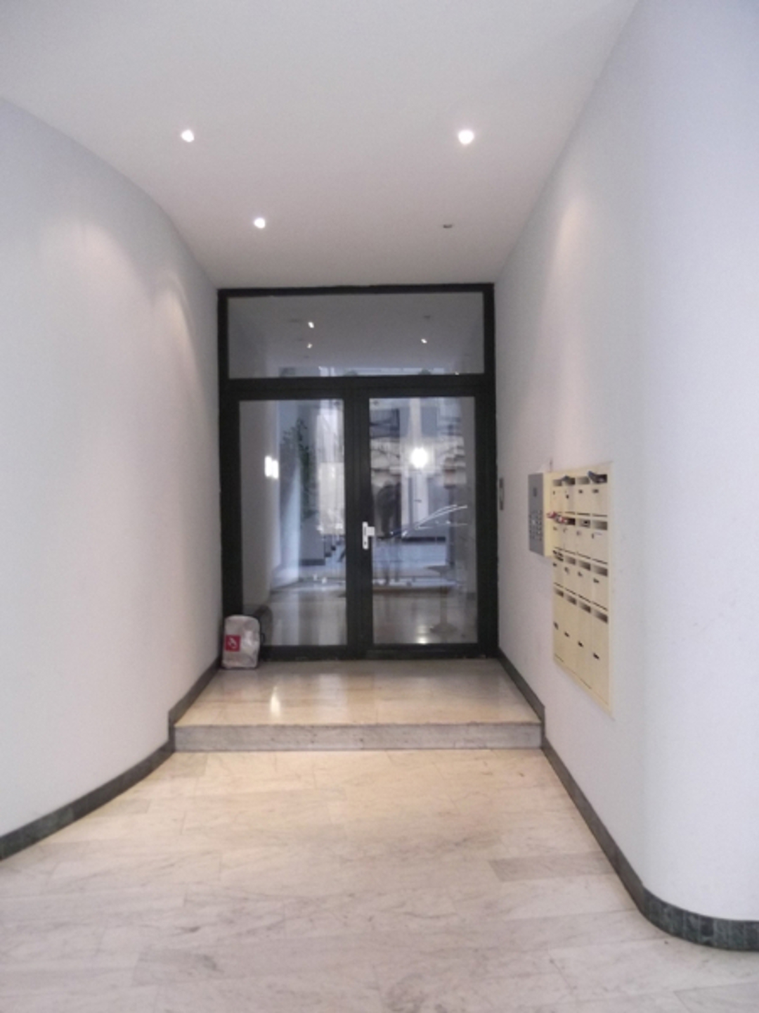 Commercial à louer à Bruxelles - photo 2