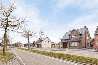 e koop: ruime open bebouwing in Tessenderlo-Ham, gelegen aan de Staatsbaan. Deze woning uit 1964 biedt een solide basis voor wie op zoek is naar een...