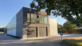 Nieuwbouw KMO-unit met 6 autostaanplaatsen te Beerse.592,6m² magazijn gelijkvloers + 153,1m² magazijn tussenverdieping + 51,5m²...