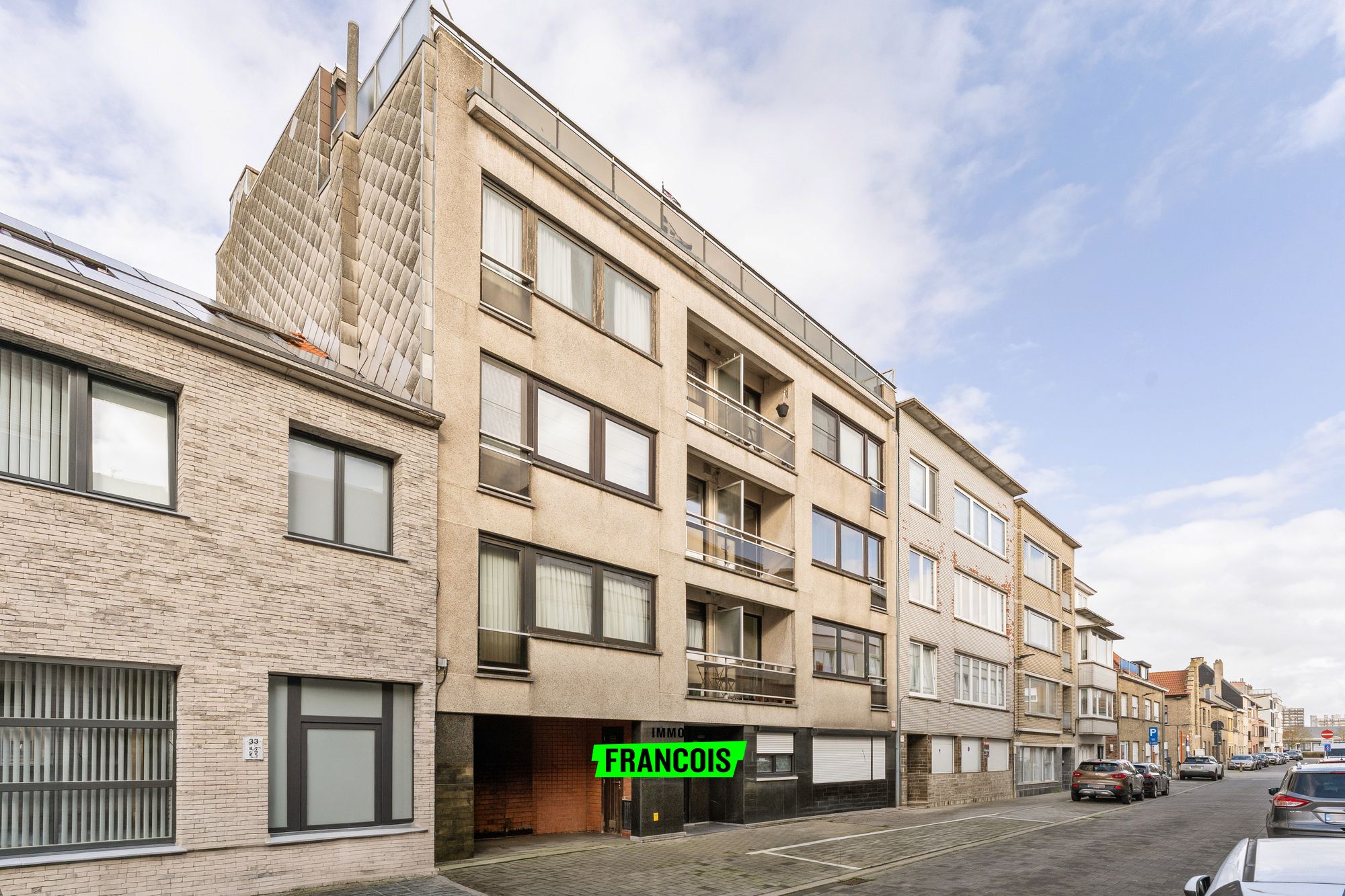 Ruime garagebox nabij centrum Oostende te koop. - foto 4