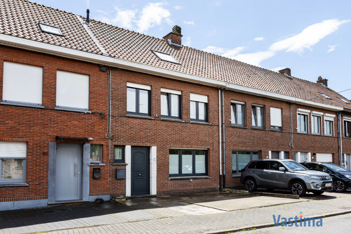 Instapklare gezinswoning met 2 staanplaatsen, zonnige tuin en parkzicht - photo 1