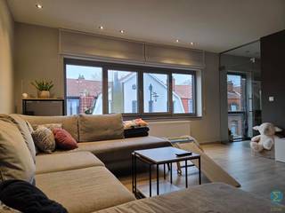 Instapklaar ruim duplex appartement met 2 slaapkamers, 2 terrassen en carport.Welkom in dit energiezuinige duplexappartement. Bij het binnenkomen...