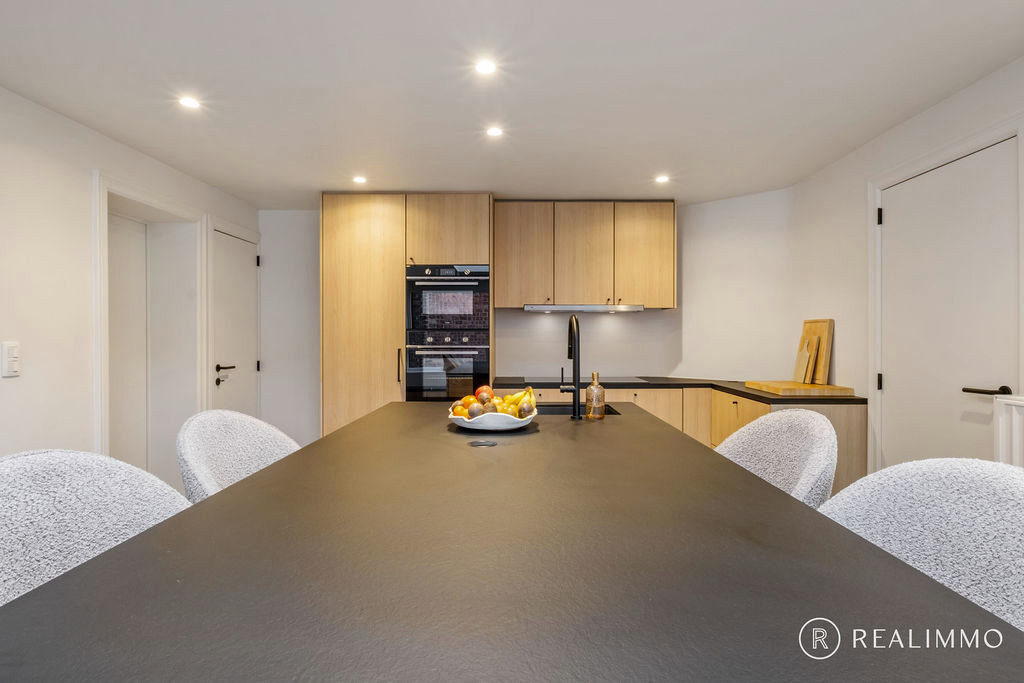 Stijlvol gerenoveerde woning met 4 slaapkamers - foto 3