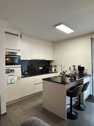 APPARTEMENT AAN DE STADSRAND VAN VEURNEAanmelden via ONZE ERA website!Dit aangename appartement bevindt zich op een rustige locatie aan de stadsrand...