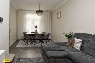 Prachtige, ruime rijwoning met karakter en modern comfort in Borgerhout. Deze woning biedt 155 m² bewoonbare oppervlakte op een rustig straatniveau...