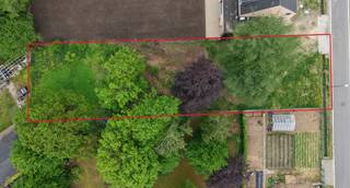Deze prachtig gelegen bouwgrond van 878 m² met een straatbreedte van 15 meter is ideaal voor het realiseren van een stijlvolle halfopen...