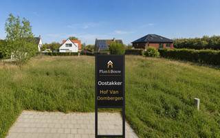 Ontdek twee ruime bouwloten in de nieuwe woonbuurt Hof Van Oombergen te Oostakker, een rustige en groene omgeving. Deze loten, met respectievelijke oppervlakten van 458 m² en 462 m², zijn perfect voor open bebouwing en betreffen lot 104 en lot 105 van de verkaveling.<br />Bij aankoop heeft u de vrijheid om een woning te laten bouwen die volledig aan uw wensen en budget voldoet. Kies voor een ruwbouw wind- en waterdichte woning of een volledig afgewerkte sleutel-op-de-deurwoning. Onze expertise garandeert dat uw droomwoning werkelijkheid wordt. Geniet van een aangename woonomgeving met vlotte bereikbaarheid.<br />Neem vandaag nog contact op voor meer info of een bezoek ter plaatse!