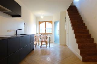 WONDELGEM- Spoorwegstraat 65: Op zoek naar een rijwoning met terras te huur in Wondelgem? Dan is dit pand mogelijk iets voor u. De belangrijkste...