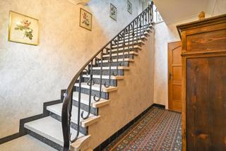 Te renoveren gezinswoning met 4 slaapkamers, rustig gelegen nabij het centrum van Vlimmeren.INDELINGWe betreden deze woning via de inkomhal (9,11m²)...