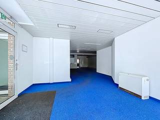 Layout:-Commercial space (approx. 70 m²) located on the street side of the famous market square in Kalmthout. Equipped with large windows, perfect...