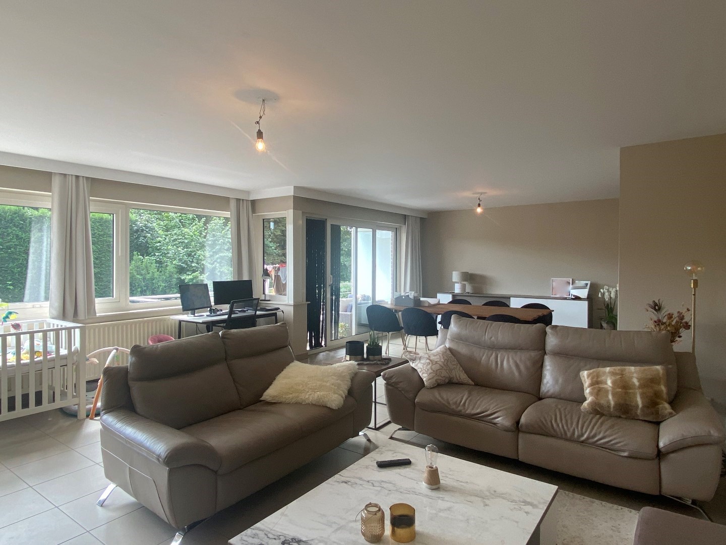 RUIM EN LICHTRIJK APPARTEMENT MET 3 SLAAPKAMERS EN GARAGE IN HARTJE PITTEM - foto 3