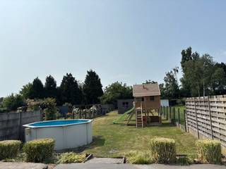 Deels op te frissen halfopen bebouwing.De woning beschikt over 4 slaapkamers, dressing, badkamer, aparte toilet , een grote tuin met groot terras.Bij...