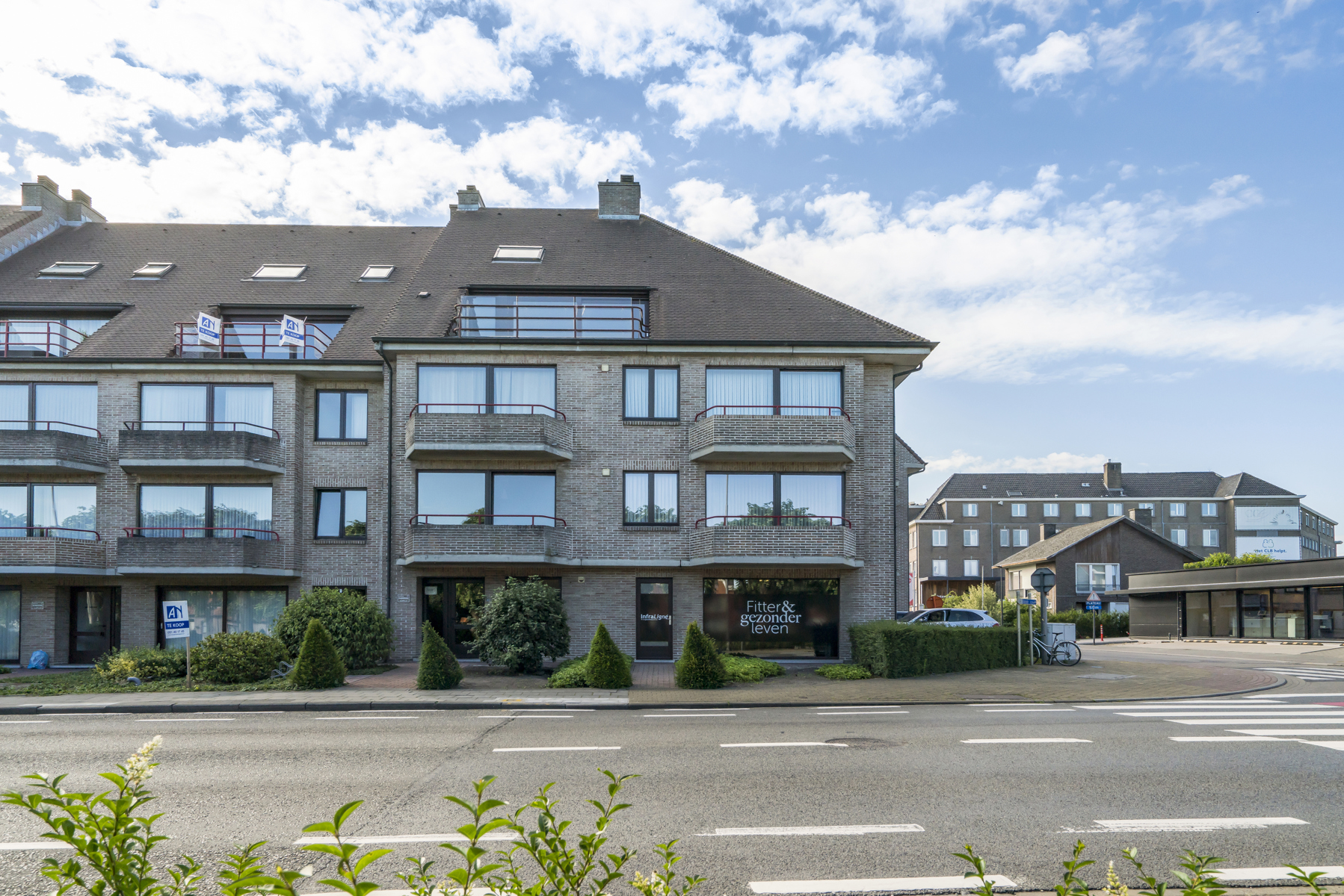 Uitstekend gelegen handelspand/hoekpand met mogelijkheid tot huren van een garage. - foto 2
